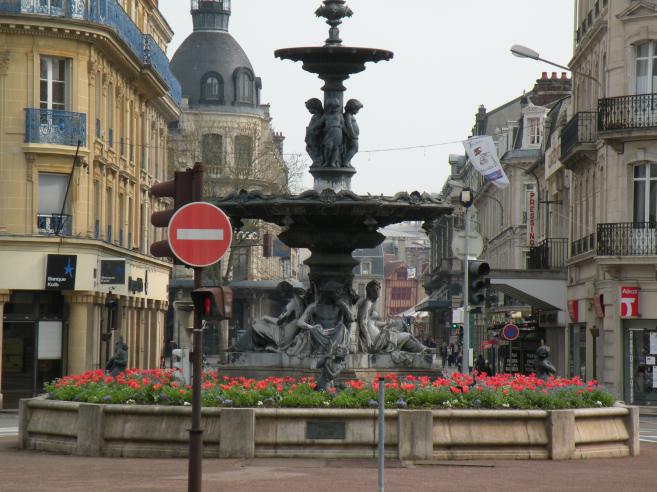  Fontaine, place J. Moulin
